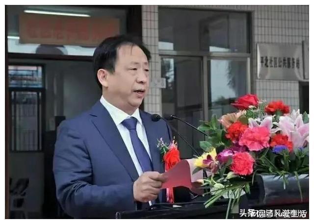 张国春履新社科院职务，社科院概况简介